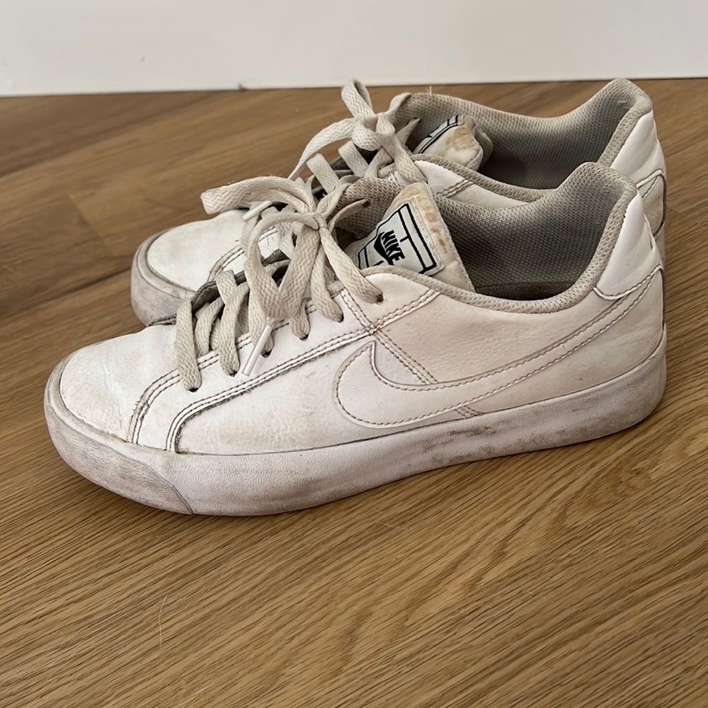 Nike tennis shoes